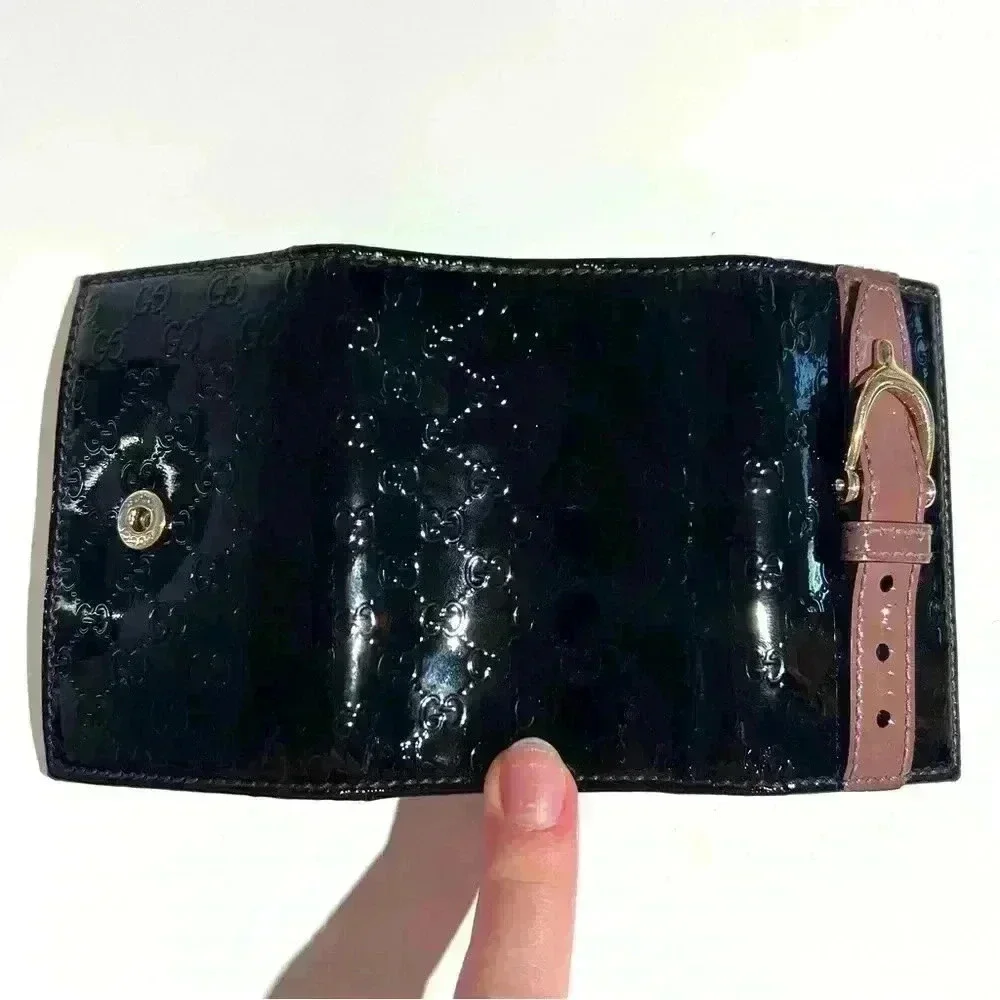Gucci microssima key case patent leather